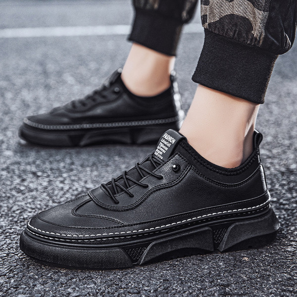 Moodsad kõrge tallaga ökonahast tossud