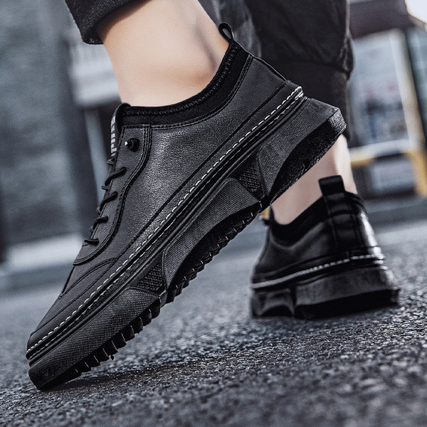 Moodsad kõrge tallaga ökonahast tossud