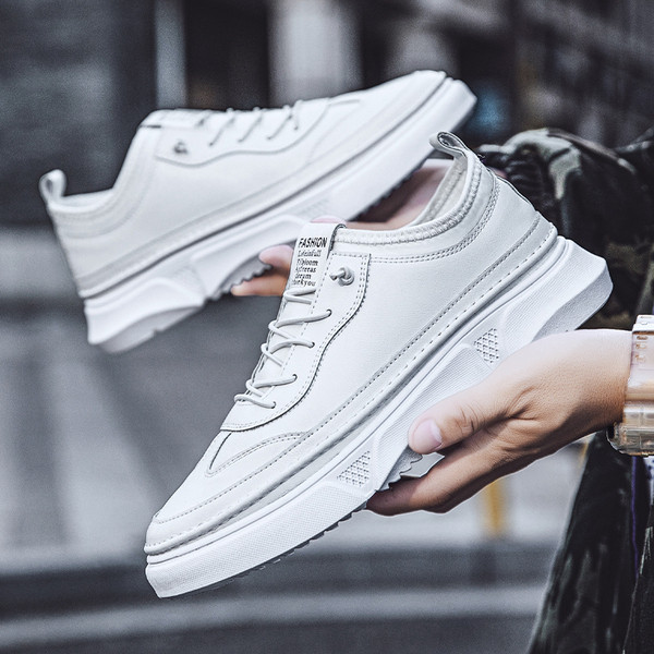 Moodsad kõrge tallaga ökonahast tossud