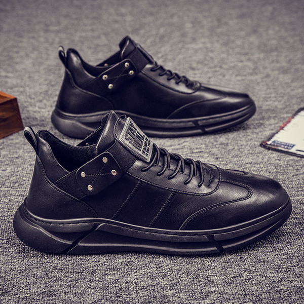 Meeste moodsad kunstnahast tossud paelte ja kirjaga