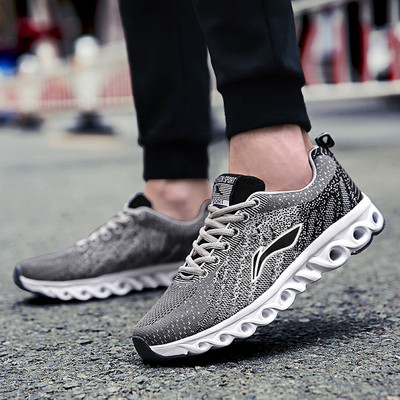 Meeste vabaaja tossud - mitu mudelit