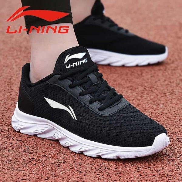 Meeste vabaaja tossud - mitu mudelit