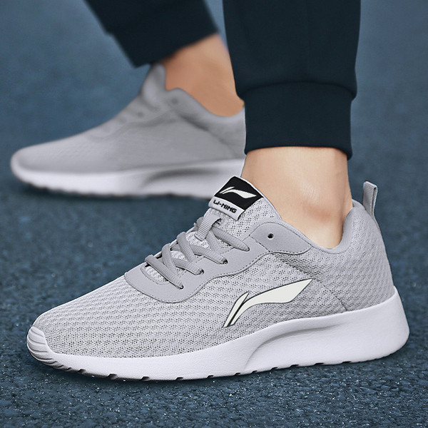 Meeste vabaaja tossud - mitu mudelit