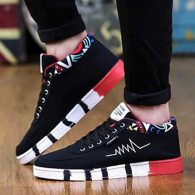 Ανδρικά αθλητικά παπούτσια με κορδόνια και χρωματιστό μοτίβο