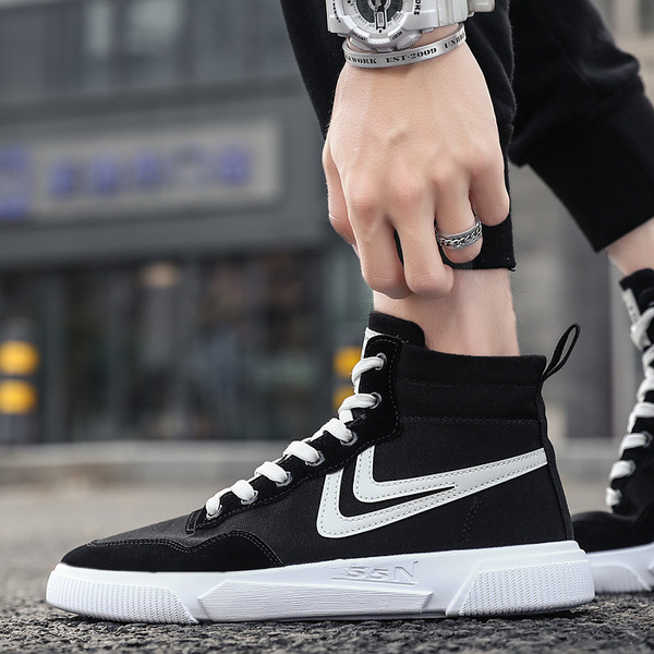 Modern, fűzős férfi tornacipő