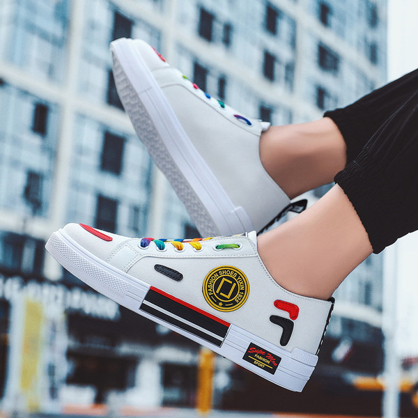 Lameda talla ja värviliste lipsudega moodsad meeste tossud