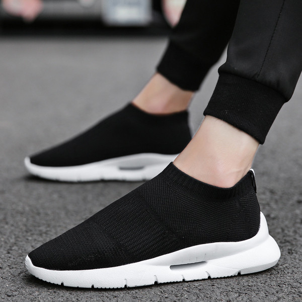 Moodne tekstiilist tossu tüüpi sokk