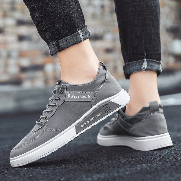 Tekstiilist tekstiilist meeste vabaaja tossud kirjaga