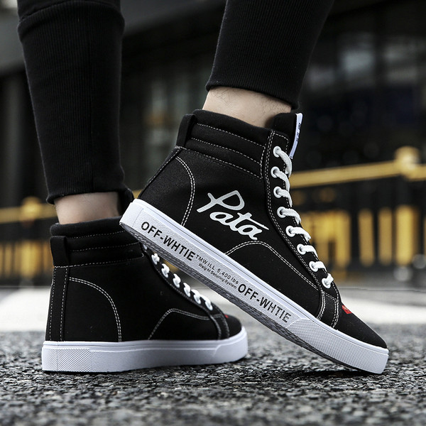 Moodsad paelte ja lameda tallaga meeste kõrged tossud