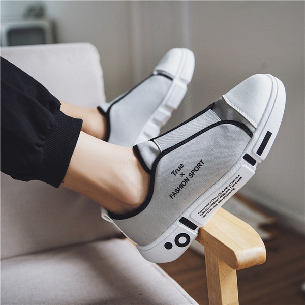 Kummiga meeste tekstiilist tossud