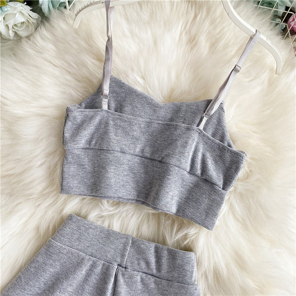 Naiste ajakohane lühikeste ja rinnakate komplekt