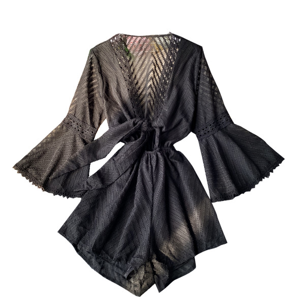 Stiilne naiste lühike kombinesoon spitsikaelusega