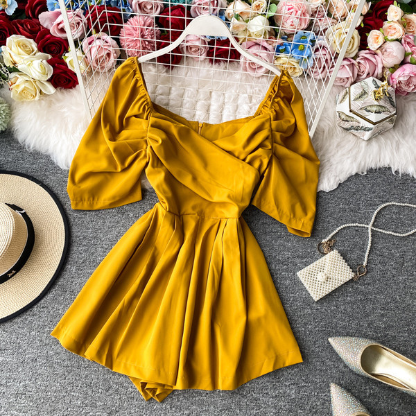 Stiilne naiste lühike kombinesooni tavaline mudel