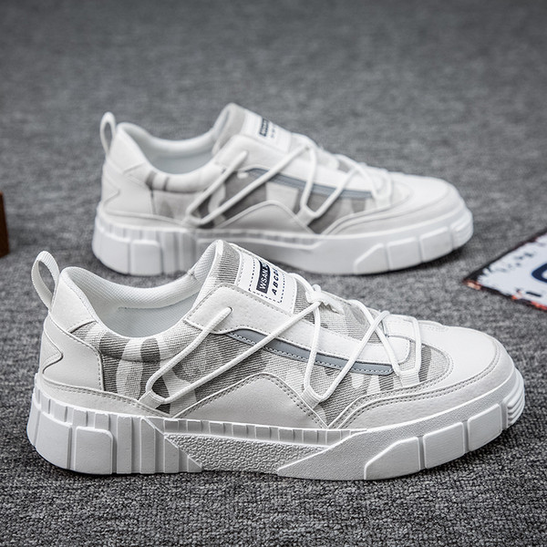 Kamuflaažimustriga meeste sporditossud