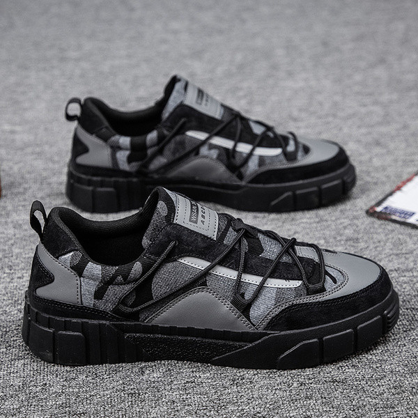 Kamuflaažimustriga meeste sporditossud