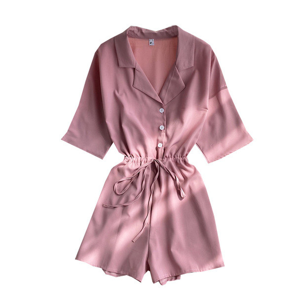 Női alkalmi overál nyakkendővel és gombbal