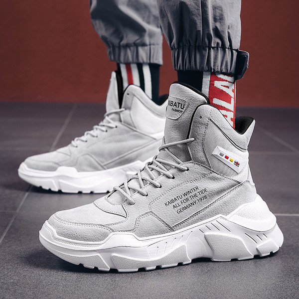 Kareda talla ja kirjadega talvised meeste tossud