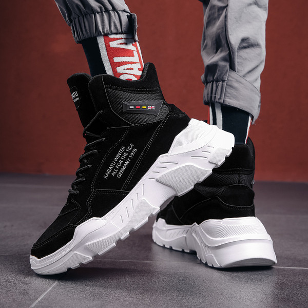 Kareda talla ja kirjadega talvised meeste tossud