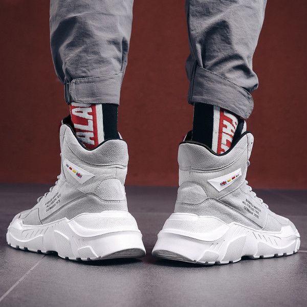 Kareda talla ja kirjadega talvised meeste tossud