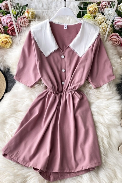 Hetkel naiste lühikeste varrukatega kombinesoon