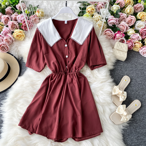 Hetkel naiste lühikeste varrukatega kombinesoon