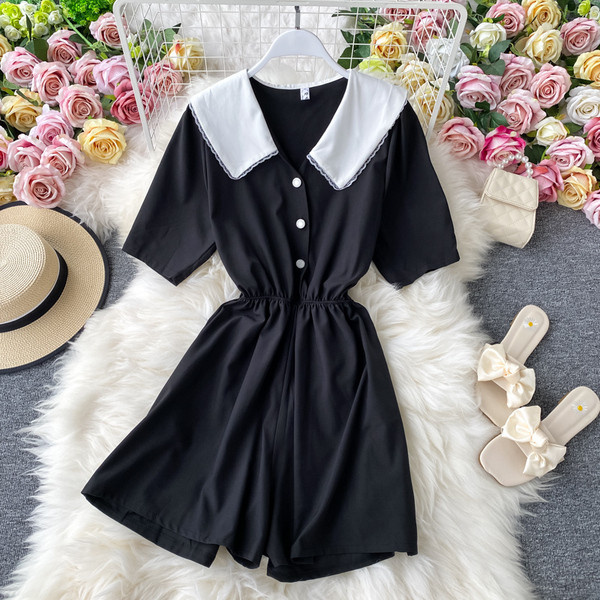 Hetkel naiste lühikeste varrukatega kombinesoon