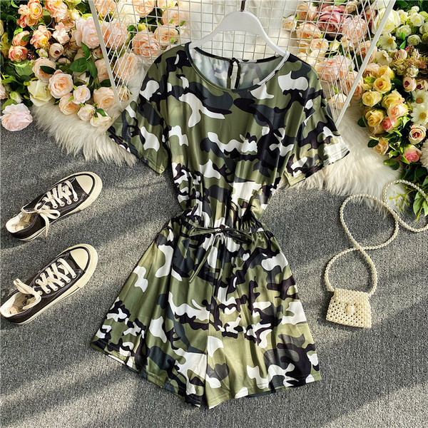 Naiste aktuaalne kamuflaažiga lühike kombinesoon