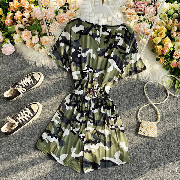 Naiste aktuaalne kamuflaažiga lühike kombinesoon