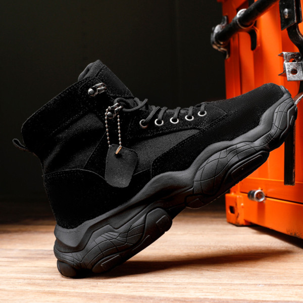 Aktuális férfi tornacipő durva talppal és fűzővel