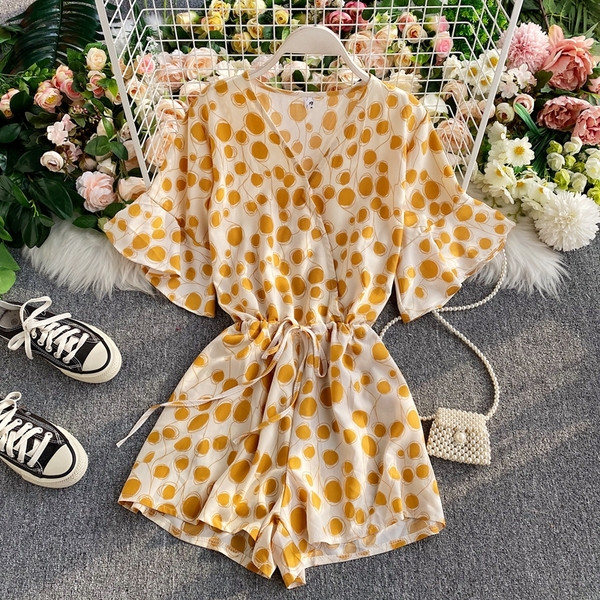 Stílusos női rövid jumpsuit nyakkendővel és spitz nyakkivágással