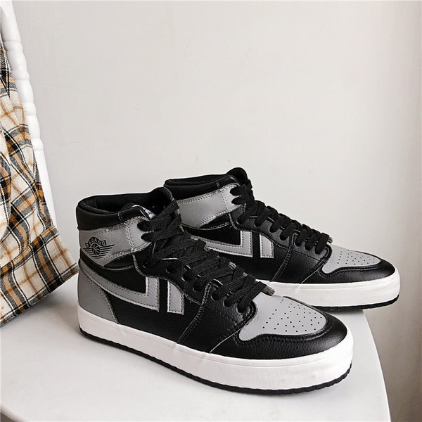 Meeste ökonahast kõrged tossud lameda talla ja aplikatsiooniga