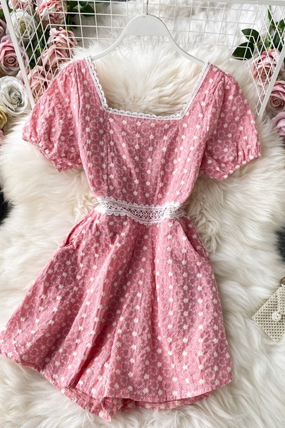 Moderan ženski kratki kombinezon s kratkim rukavima