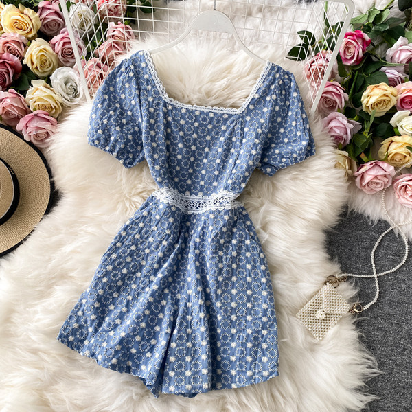 Moderan ženski kratki kombinezon s kratkim rukavima