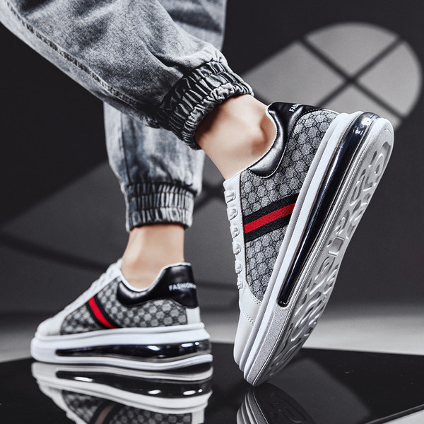 Paelte ja paksu värvilise tallaga vabaaja meeste tossud