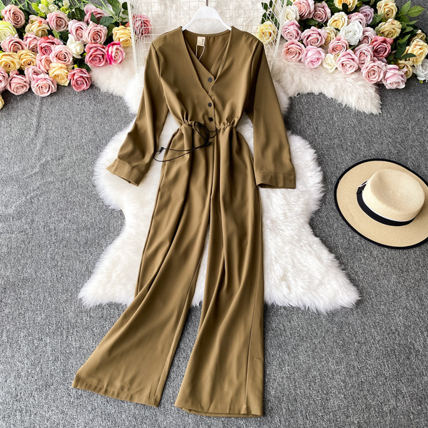 Μοντέρνες γυναικείες ολοσωμες φόρμες με λαιμόκοψη και μακριά μανίκια