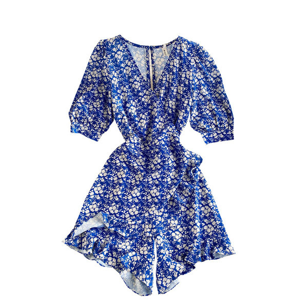 Polsterdatud ajakohane lillemustriga kombinesoon ja spits-kaelus