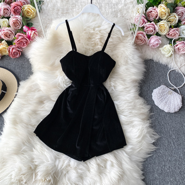 Modern női rövid overall vékony pánttal