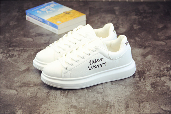 Alkalmi férfi tornacipő nyakkendővel és hímzéssel