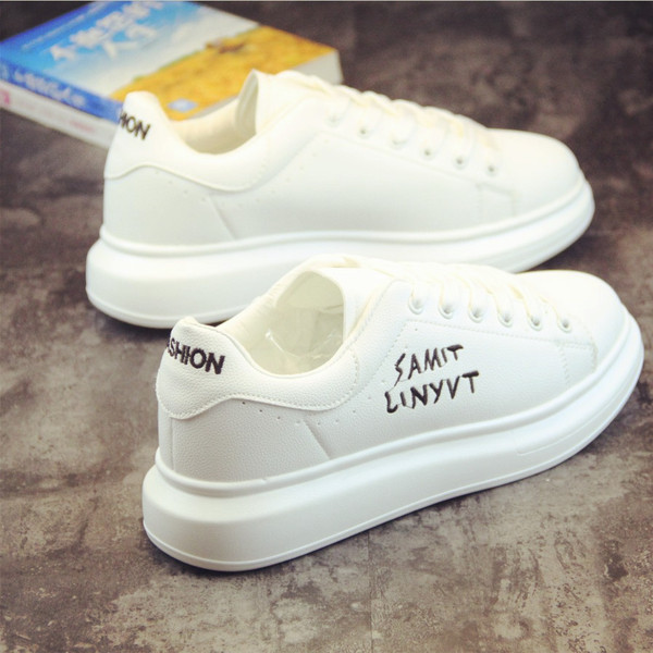 Alkalmi férfi tornacipő nyakkendővel és hímzéssel