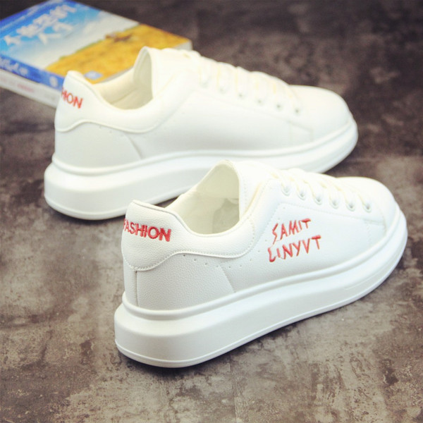 Alkalmi férfi tornacipő nyakkendővel és hímzéssel