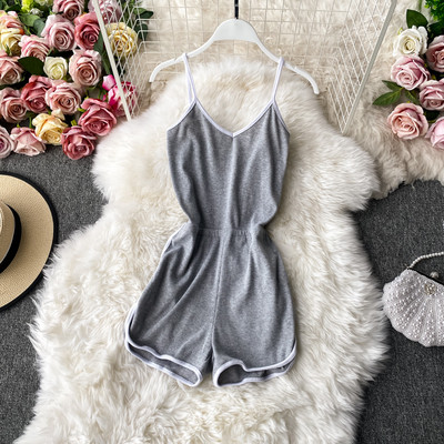 Naiste sportlikud lühikesed kombinesoonid tavaline mudel