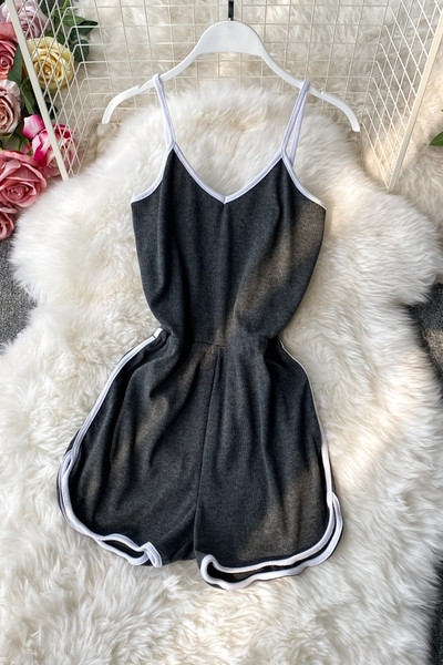 Naiste sportlikud lühikesed kombinesoonid tavaline mudel