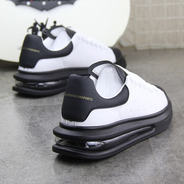 Moodsad paelte ja paksu tallaga meeste tossud