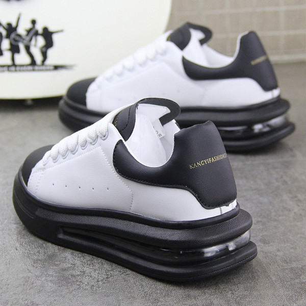 Moodsad paelte ja paksu tallaga meeste tossud