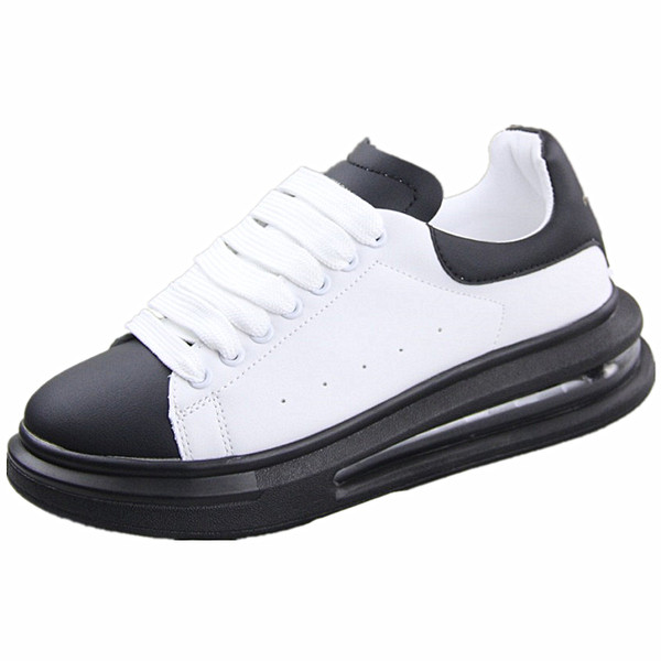 Moodsad paelte ja paksu tallaga meeste tossud