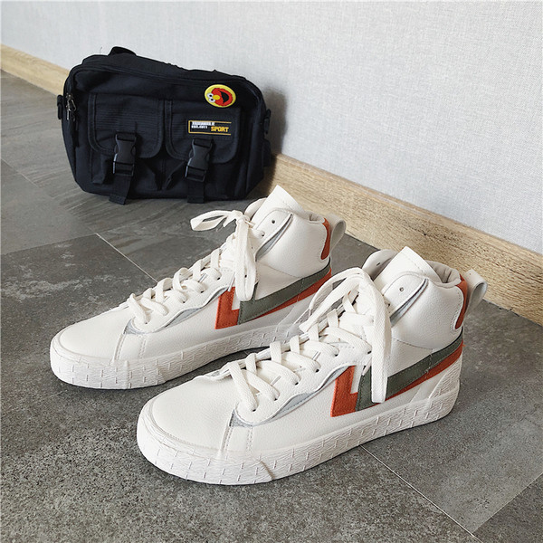 Lameda talla ja paeltega nahast meeste tossud