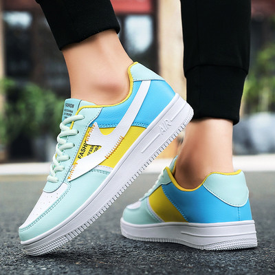 Modern, többszínű férfi tornacipő