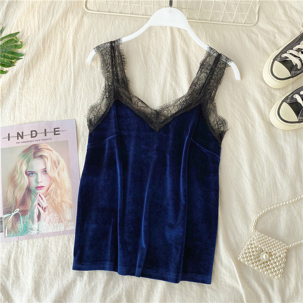 Moodne naiste topp spits-kaelusega ja pitsiga