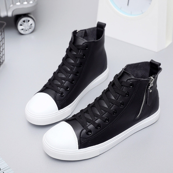 Kõrge mudeli lukuga ja paeltega tossud meestele