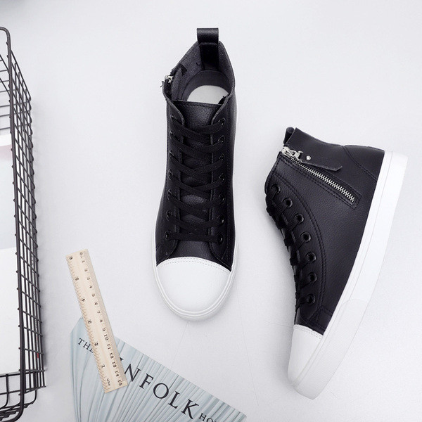 Kõrge mudeli lukuga ja paeltega tossud meestele